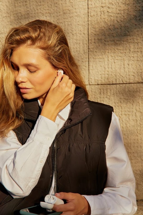 Gilet tendance pour femmes grandes tailles : astuces et styles incontournables