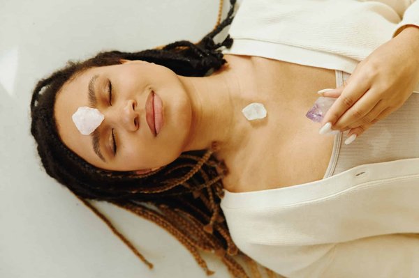 Quelles sont les pierres par couleur à choisir en lithothérapie ?