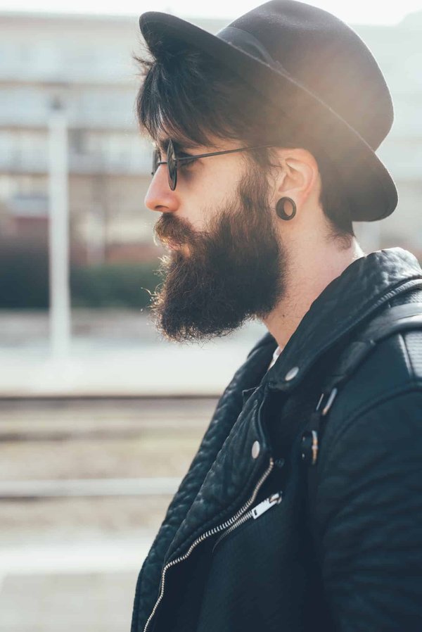Quels sont les styles de boucles d'oreilles les plus populaires chez les hommes ?